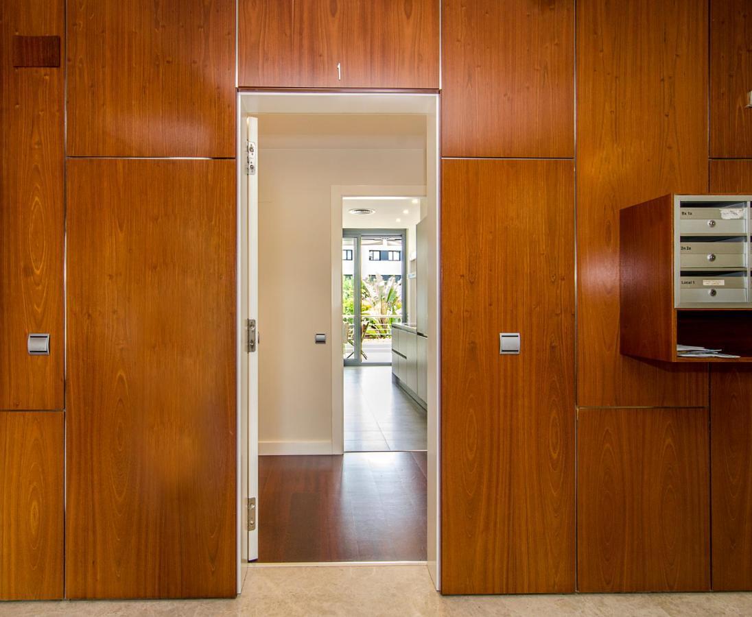 Apartment Spaces Garden Paradise 3 Bedroom, 3 Bathroom, Huge Private Garden-terrace, Pool- Sleeps Up To 8 *