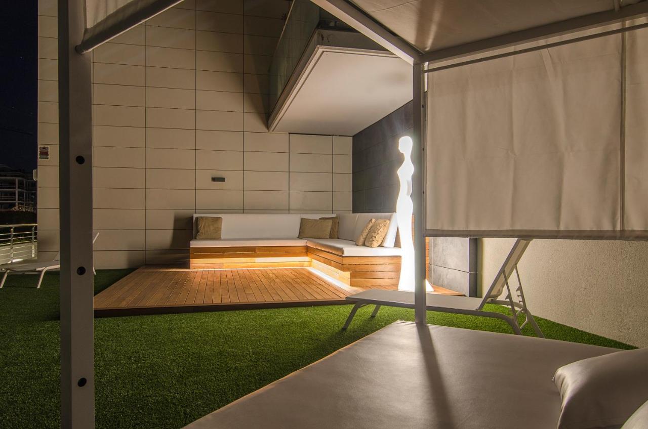 Apartment Spaces Garden Paradise 3 Bedroom, 3 Bathroom, Huge Private Garden-terrace, Pool- Sleeps Up To 8