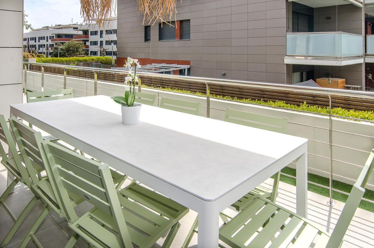 Apartment Spaces Garden Paradise 3 Bedroom, 3 Bathroom, Huge Private Garden-terrace, Pool- Sleeps Up To 8 *