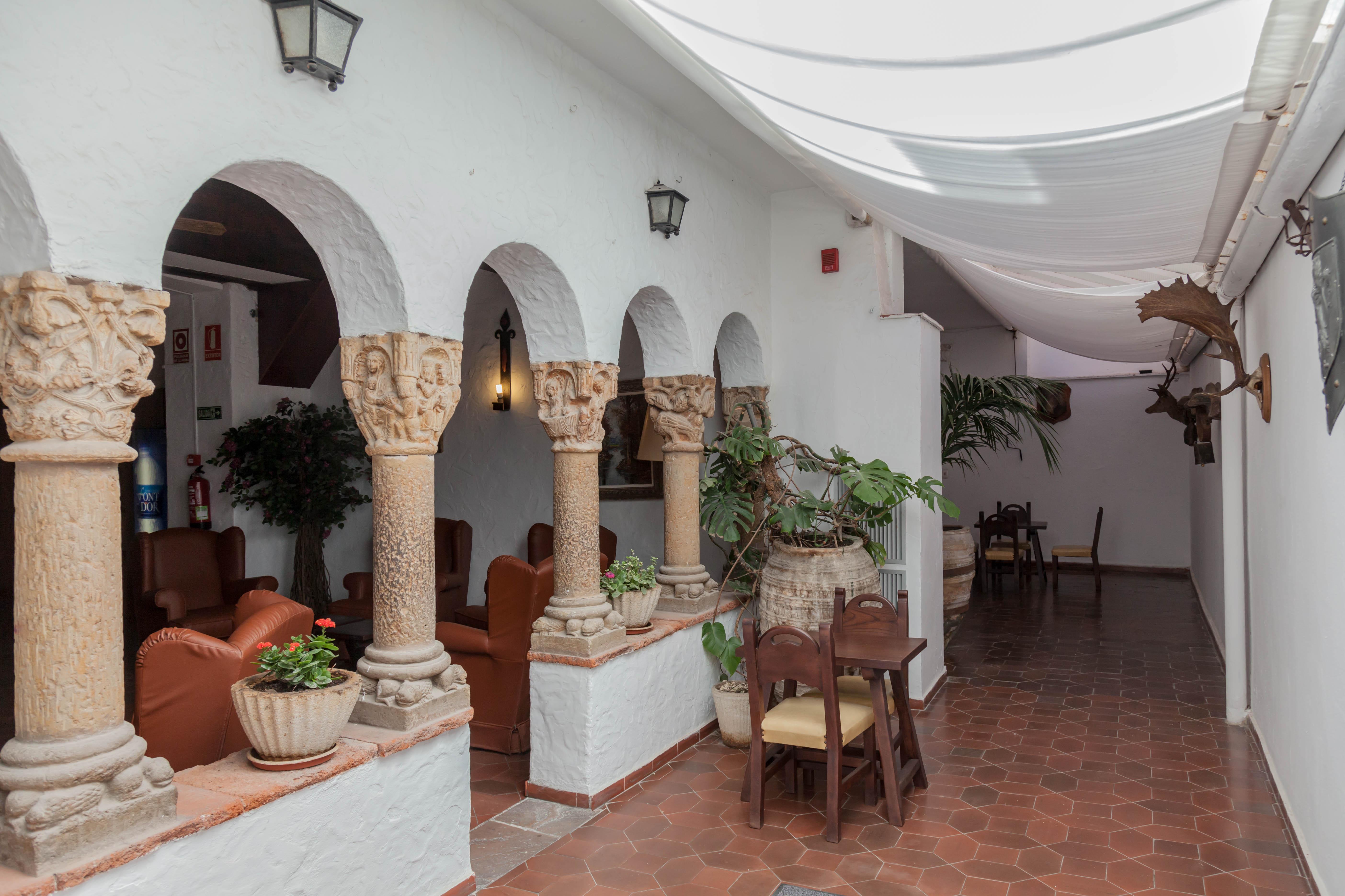 El Cid Hotel *