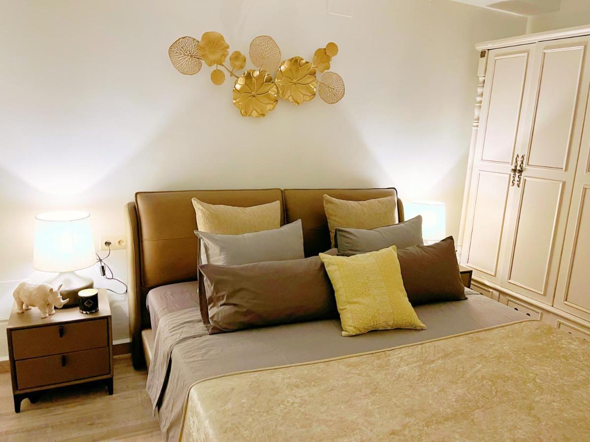 Ferienhaus Cheerful Townhouse Center 5 Bedrooms Pool And Terrace