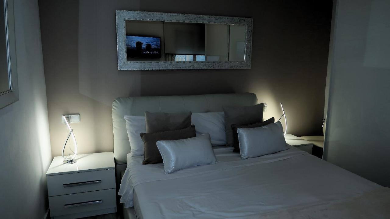 Entire , 2 Bedrooms Newly Remodeled Center Barcelona Apartment Sitges