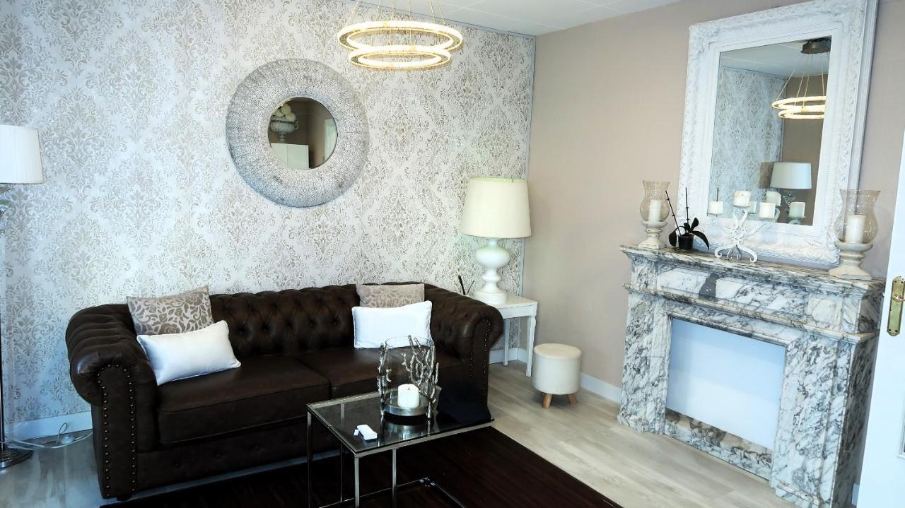 Apartment Entire , 2 Bedrooms Newly Remodeled Center Barcelona *
