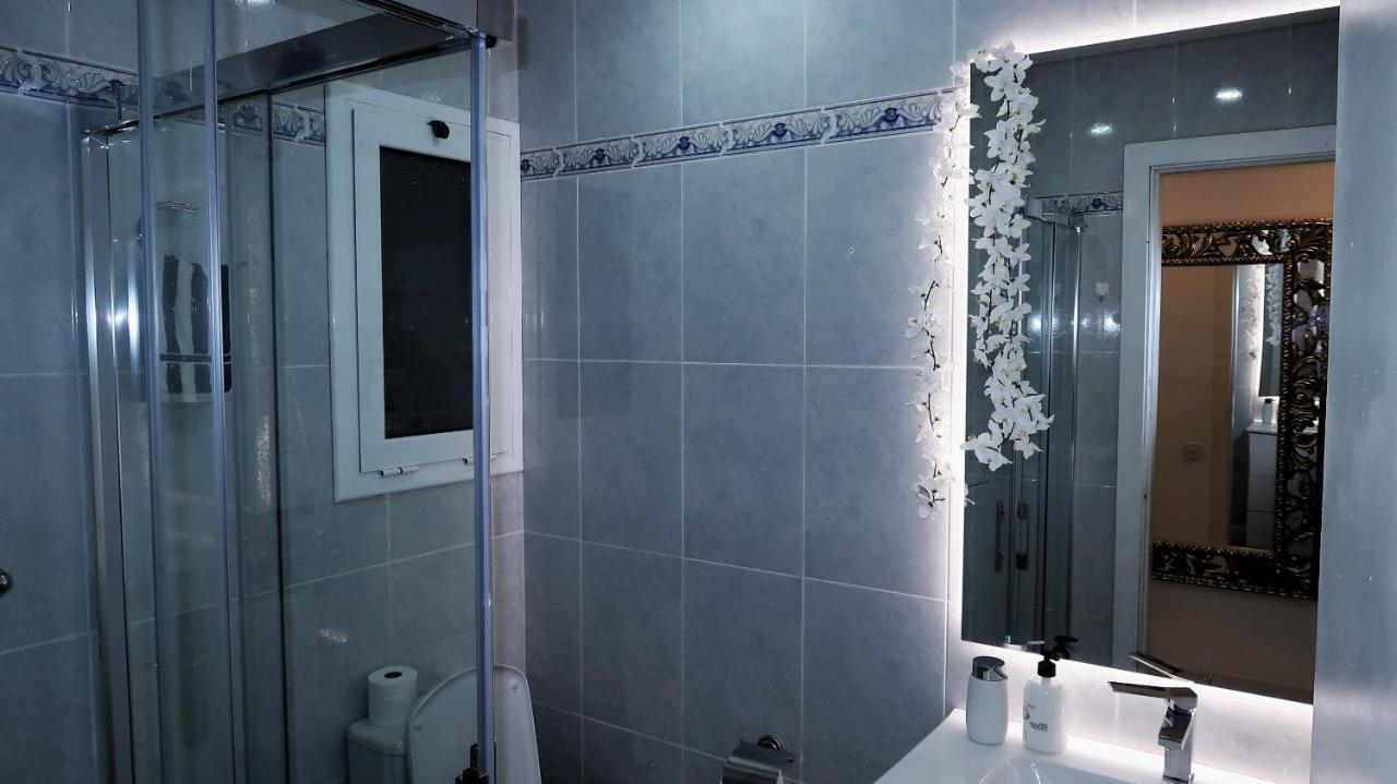 Entire , 2 Bedrooms Newly Remodeled Center Barcelona Apartment