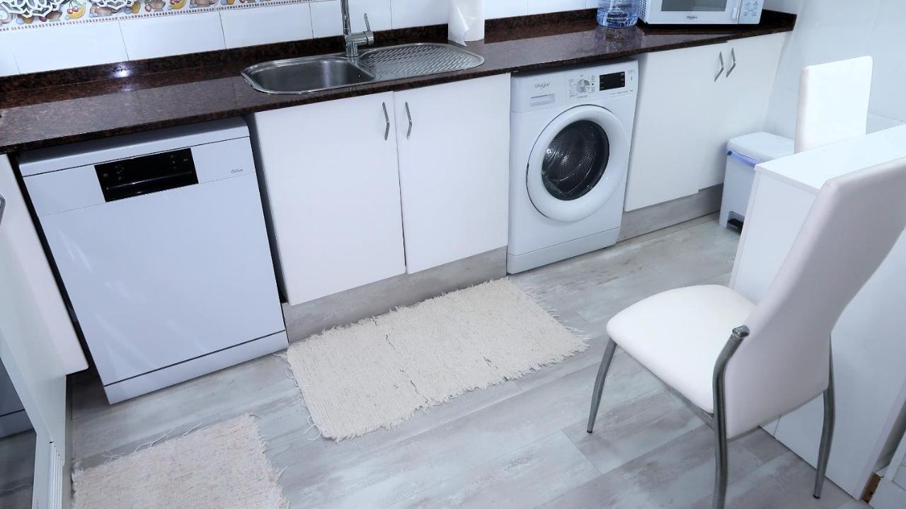 Entire , 2 Bedrooms Newly Remodeled Center Barcelona * Sitges