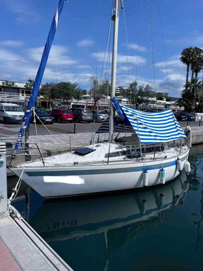 Dejate Acunar Por Nuesto Velero Botel Sitges