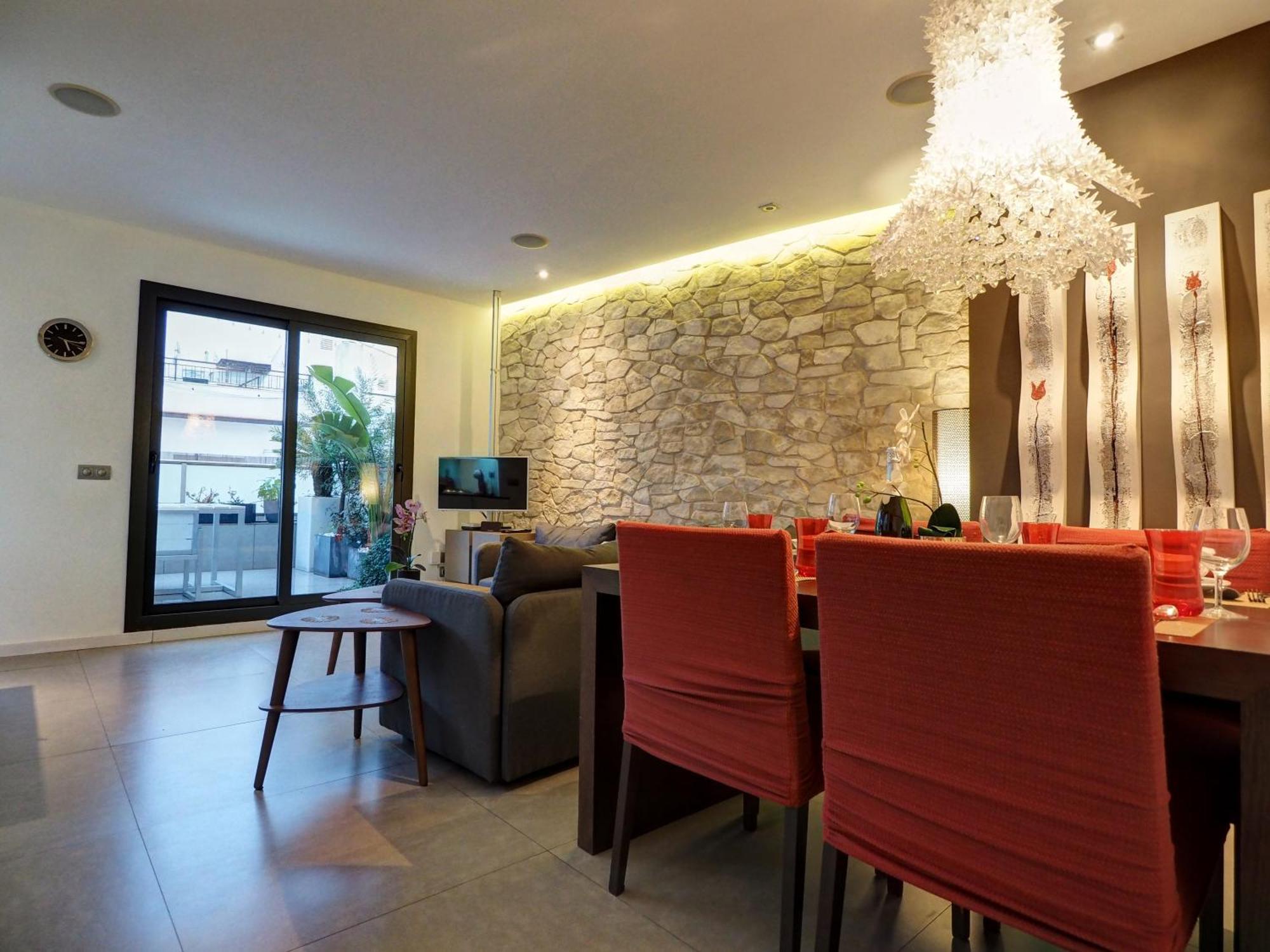 Chic By Hello Homes *