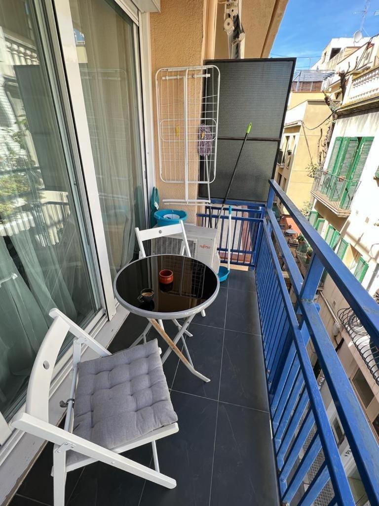 Apartamento Sunny Flat In 30 Seconds To Beach, Balcony & Sea Views! Sitges