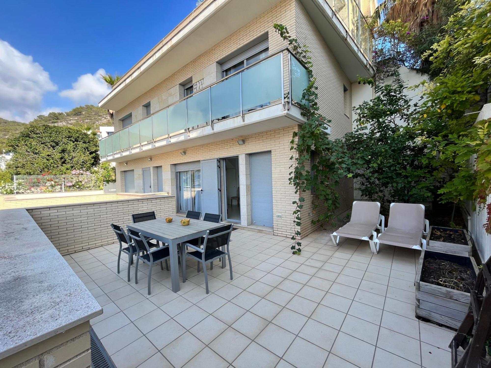Tranquil Duplex In Sitges, Barcelona,sea Views, Parking, Terrace Apartamento *