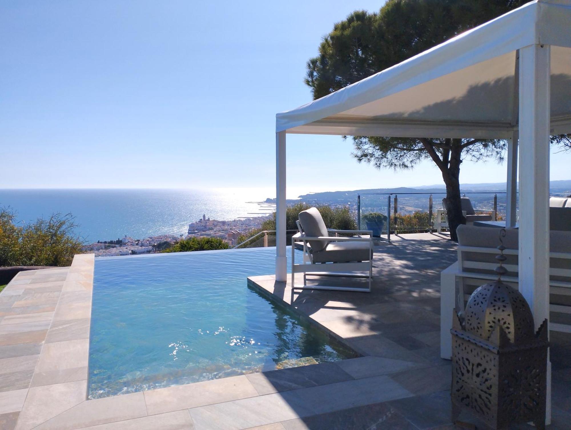 Spaces Sea View Villa- 6 Bedrooms, 5 Bathrooms, 2 Private Pools, Near Center *