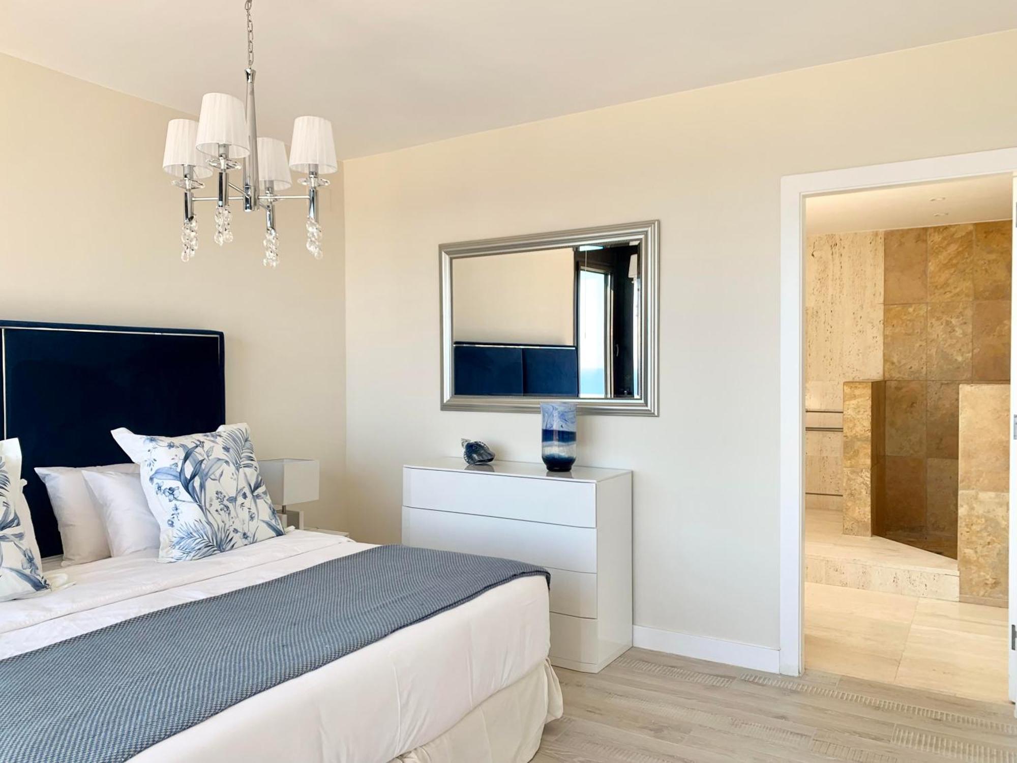 Spaces Sea View Villa- 6 Bedrooms, 5 Bathrooms, 2 Private Pools, Near Center Pousada Sitges