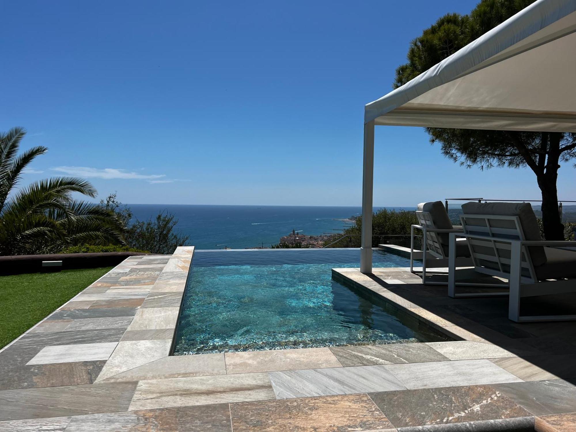 Spaces Sea View Villa- 6 Bedrooms, 5 Bathrooms, 2 Private Pools, Near Center *