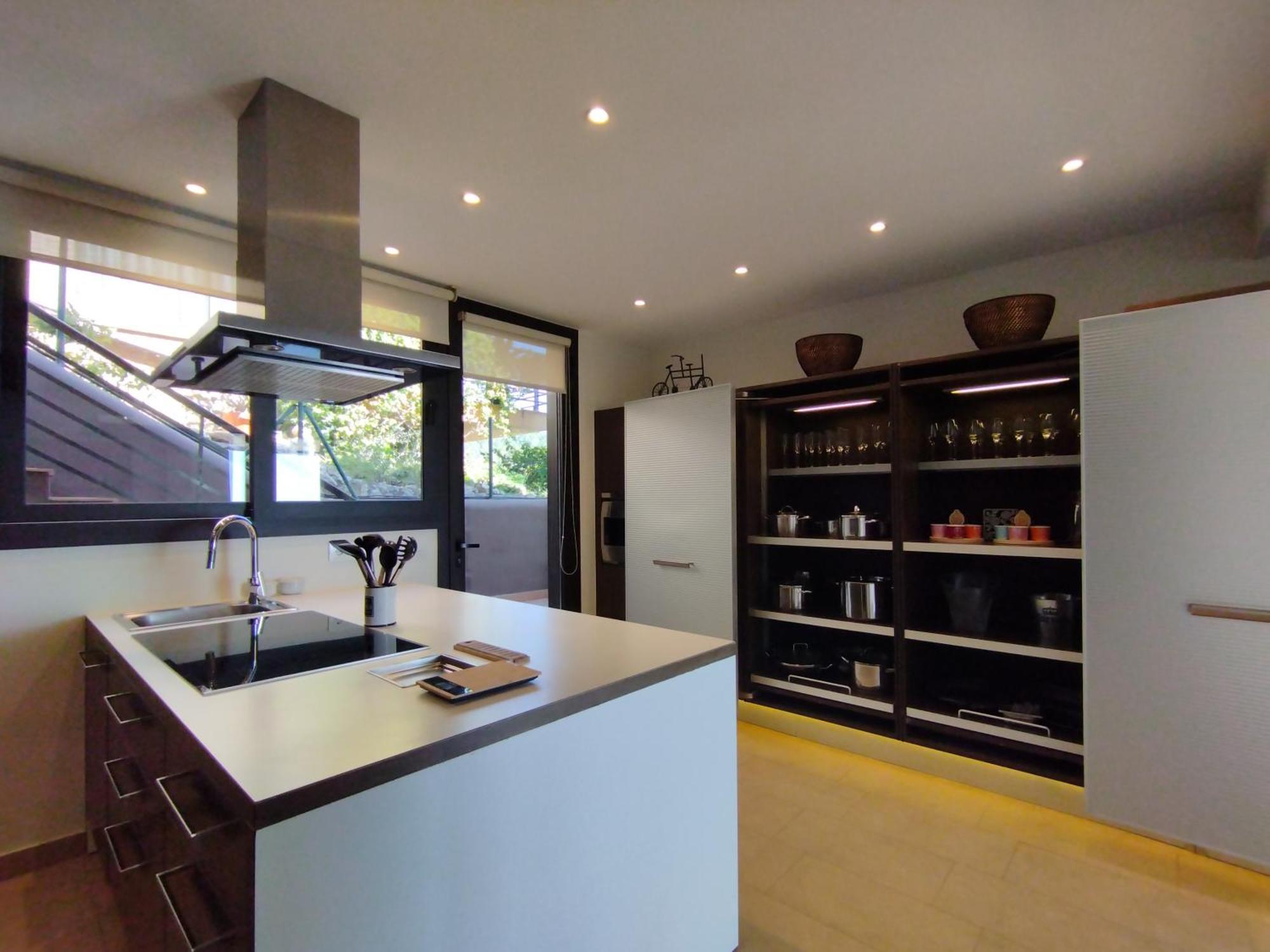 Spaces Sea View Villa- 6 Bedrooms, 5 Bathrooms, 2 Private Pools, Near Center Pousada Sitges