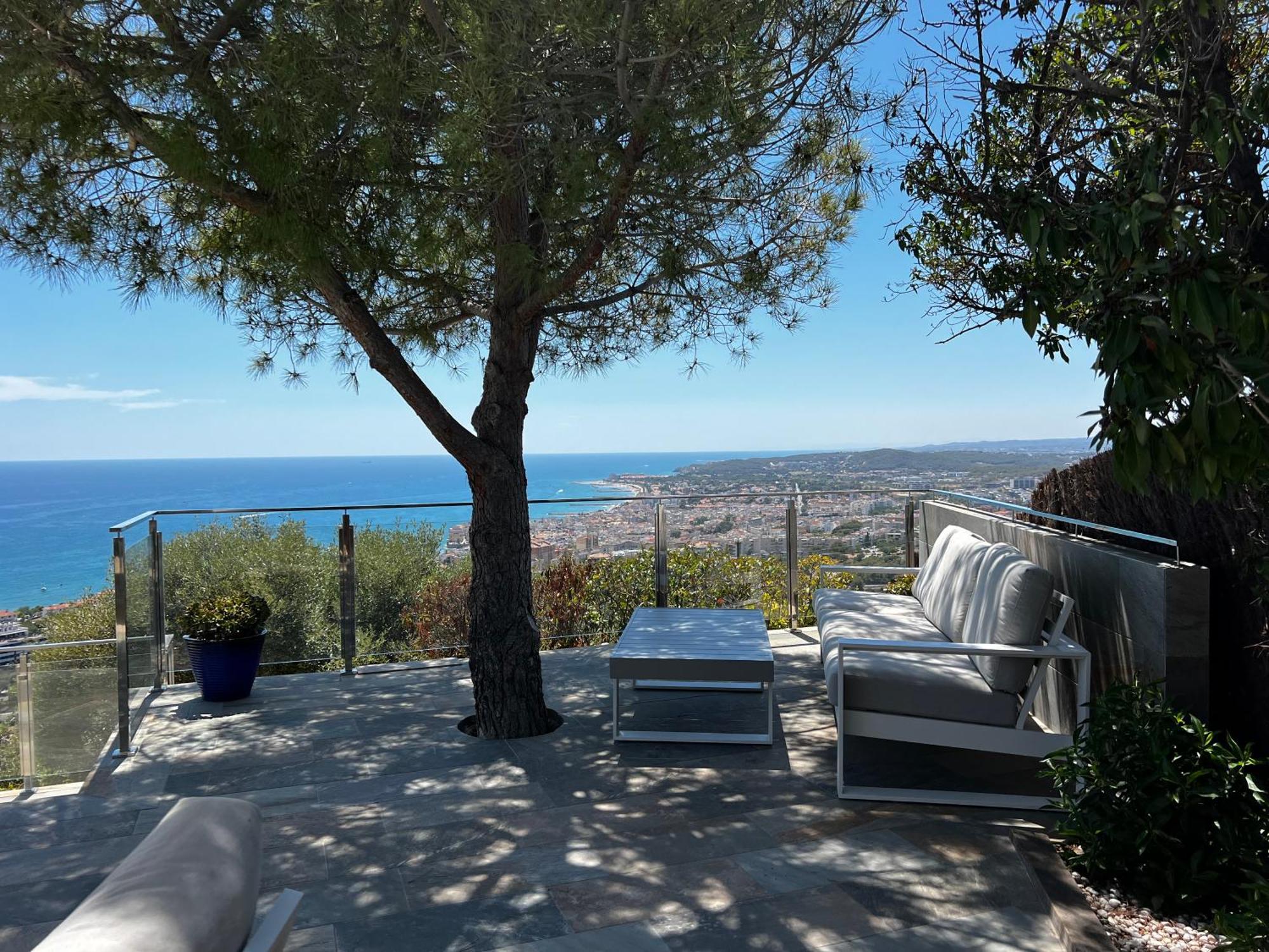 Spaces Sea View Villa- 6 Bedrooms, 5 Bathrooms, 2 Private Pools, Near Center *