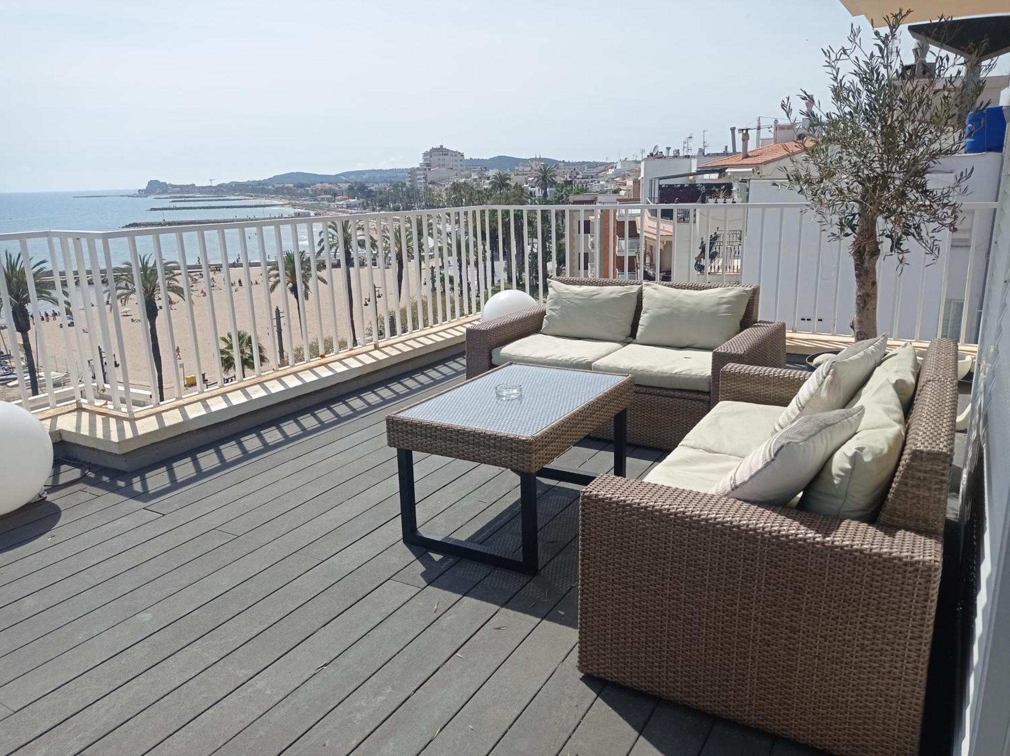 Apartamento Atico Con Fantasticas Vistas Al Mar Y La Iglesia Sitges