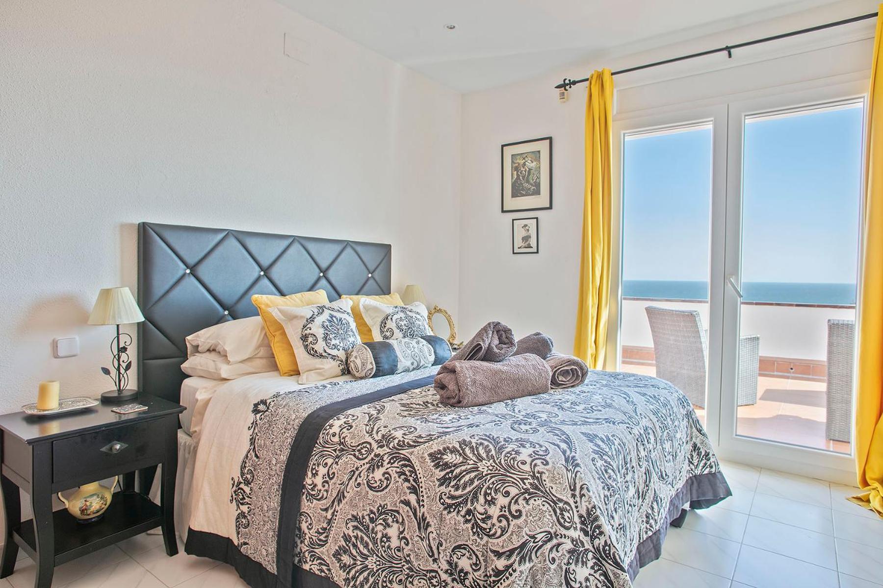 House With Amazing Views , Overlooking The Festival Town Of Holiday home