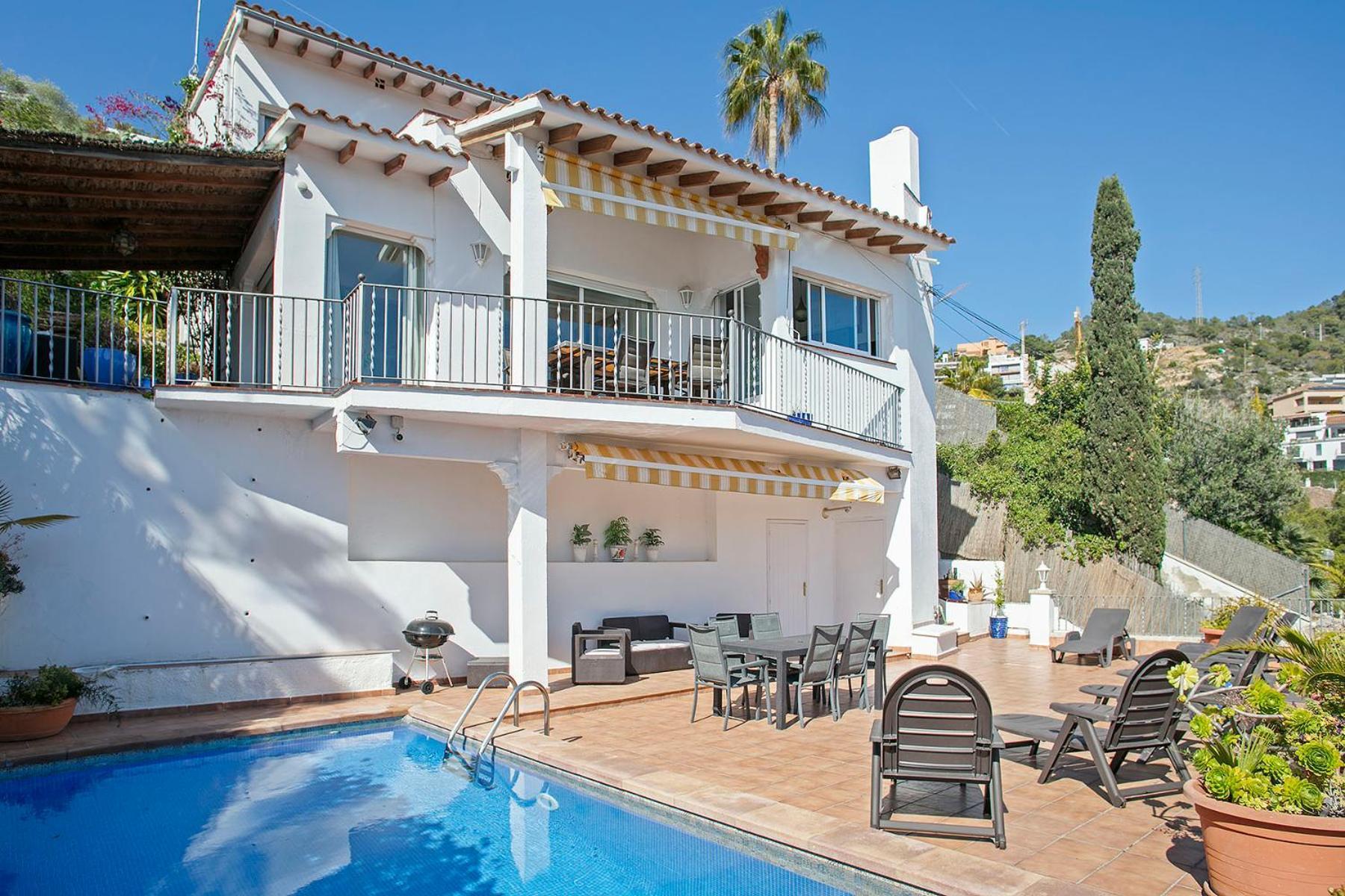 House With Amazing Views , Overlooking The Festival Town Of Holiday home