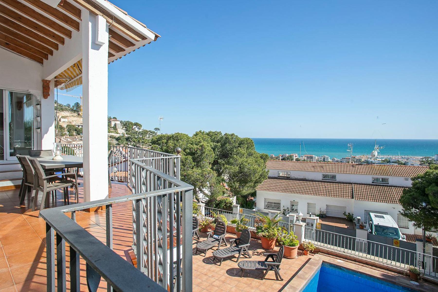 House With Amazing Views , Overlooking The Festival Town Of Holiday home *