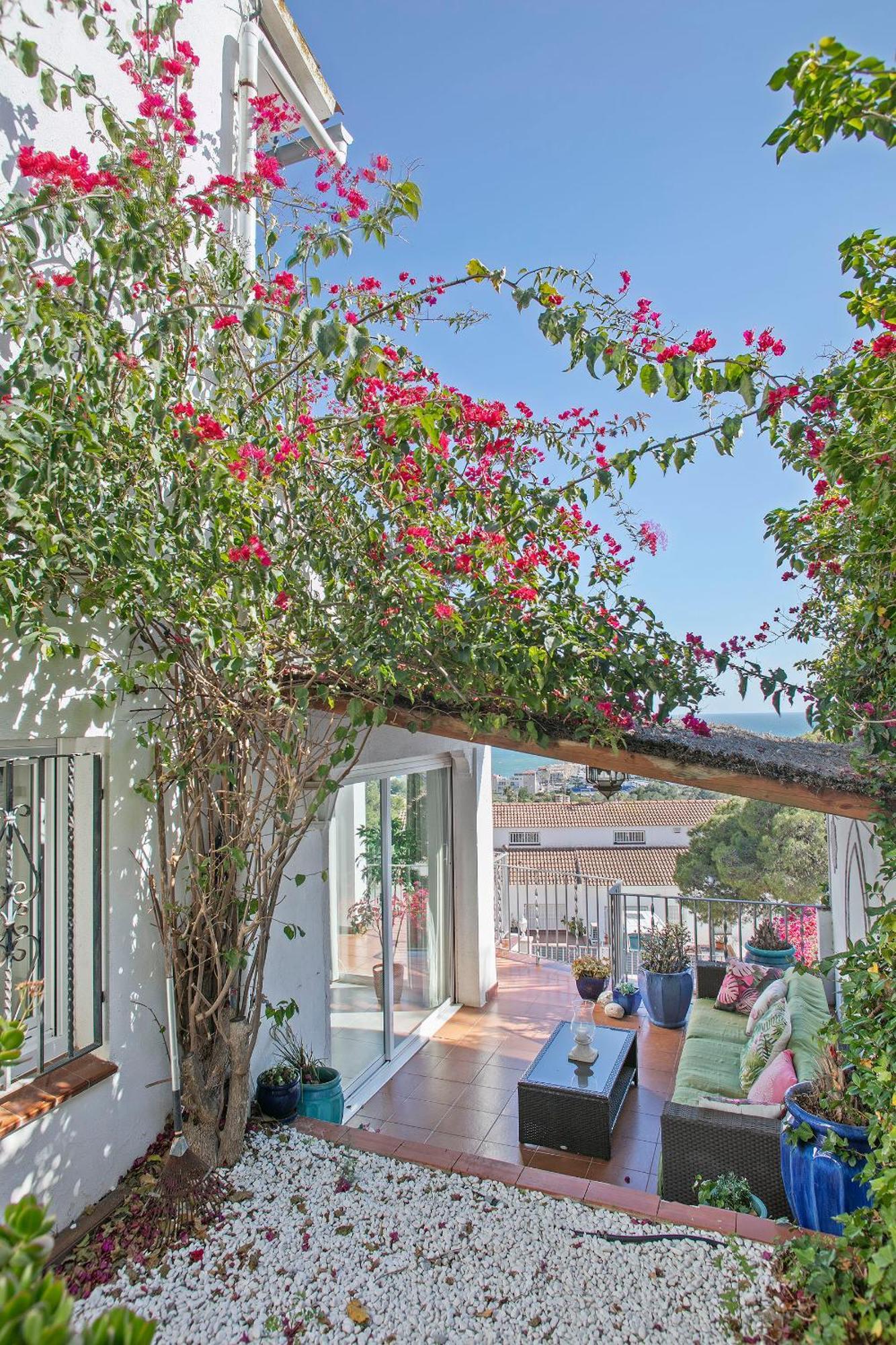 House With Amazing Views , Overlooking The Festival Town Of Holiday home *