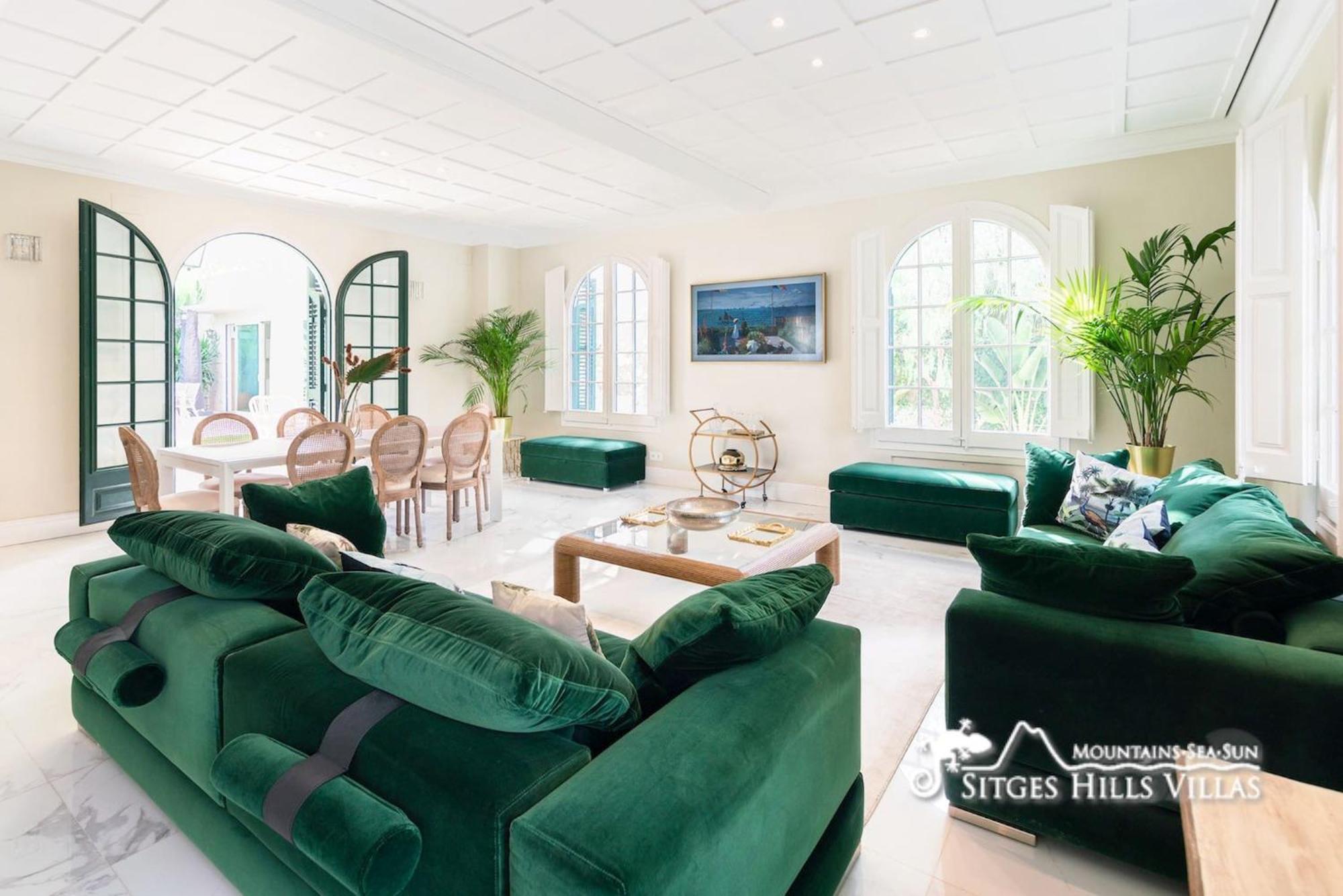 Villa De Leones In Heart Of By And Town With A/c And Games