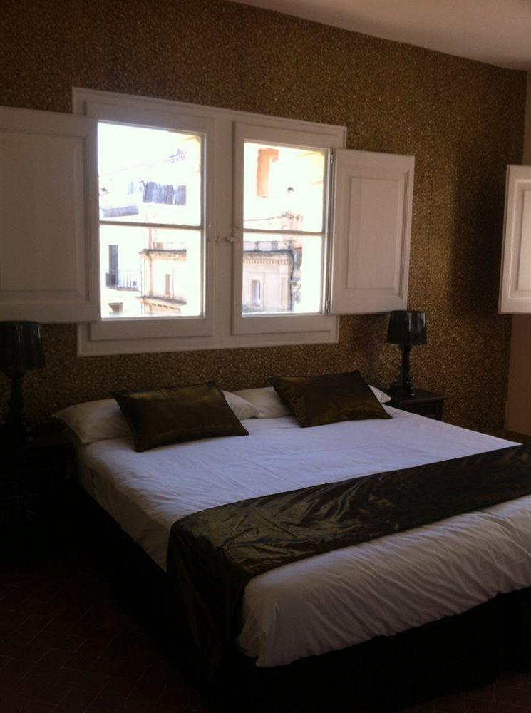 Medium 1883 Hotel