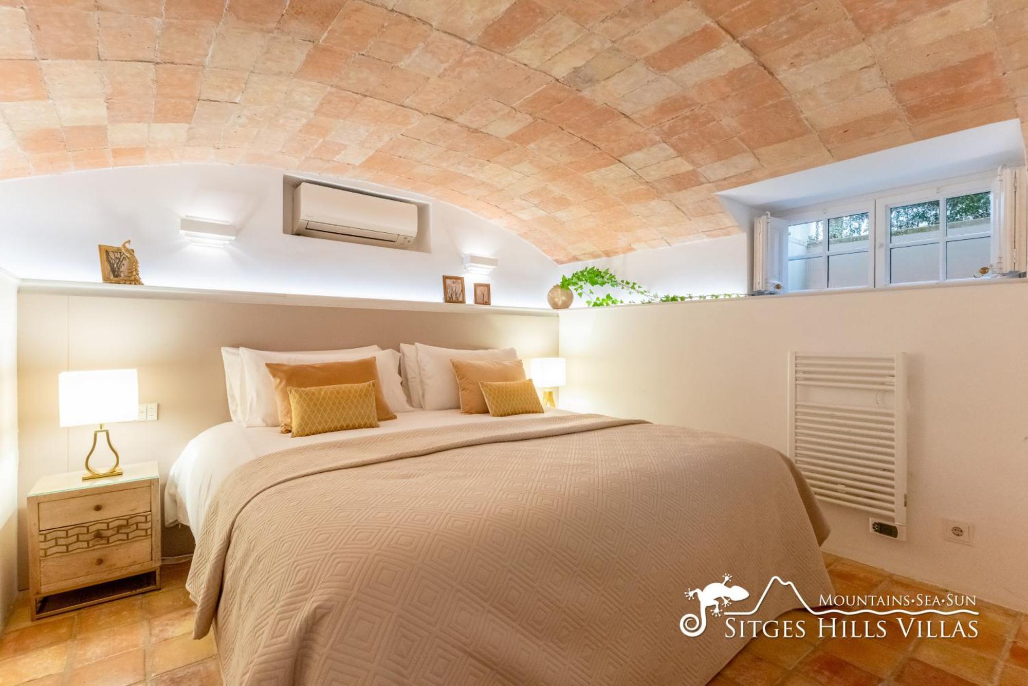 Villa De Leones In Heart Of By And Town With A/c And Games *