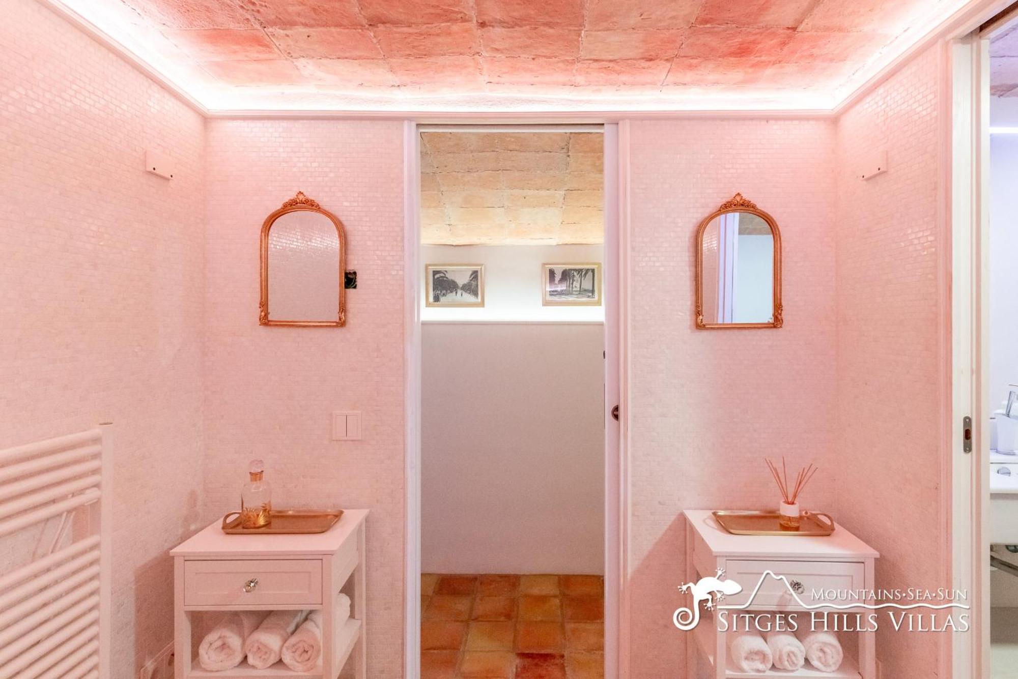 Villa De Leones In Heart Of By And Town With A/c And Games *