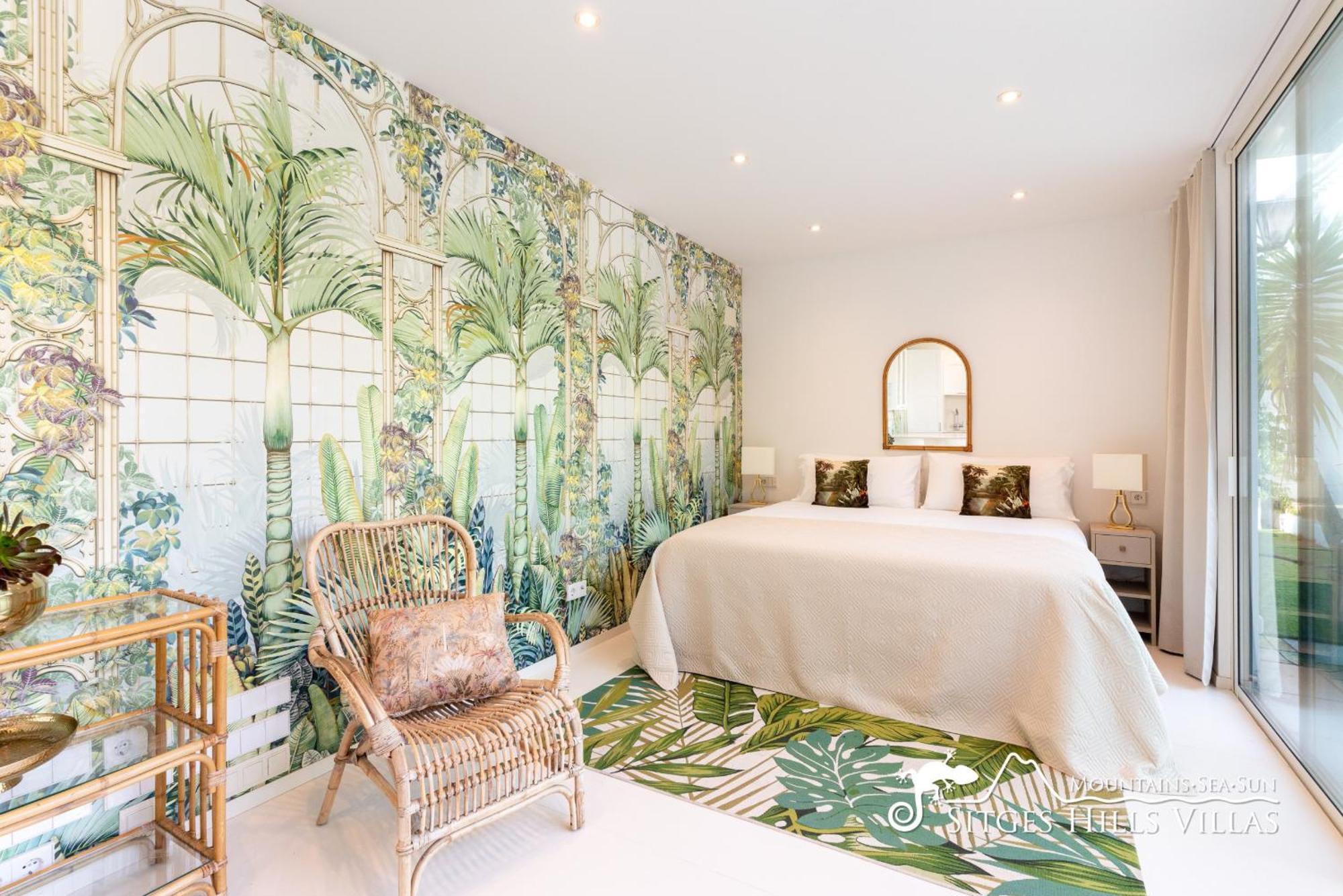 De Leones In Heart Of By And Town With A/c And Games Villa *