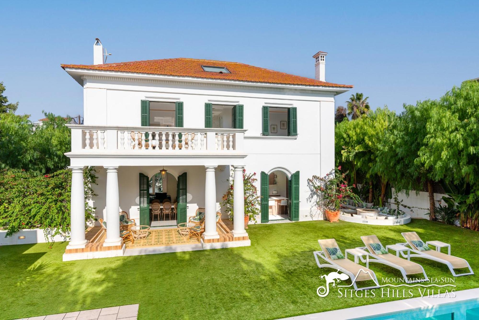 Villa De Leones In Heart Of By And Town With A/c And Games Sitges