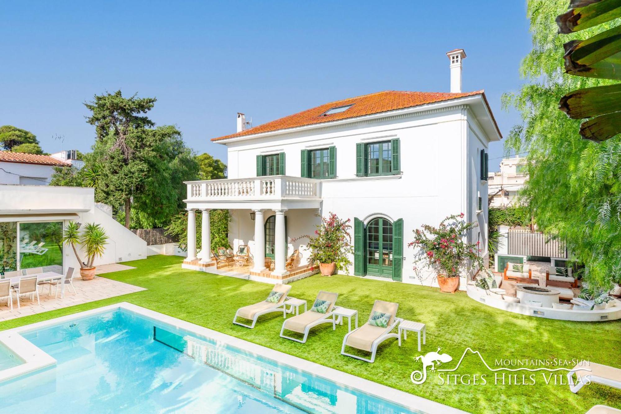 Villa De Leones In Heart Of By And Town With A/c And Games