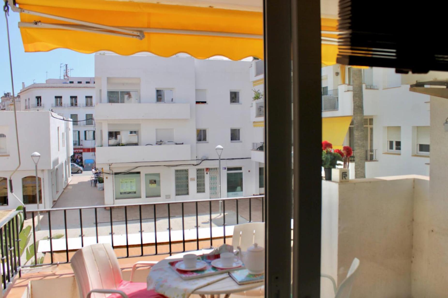 Oasis Sinia By Hello Homes *