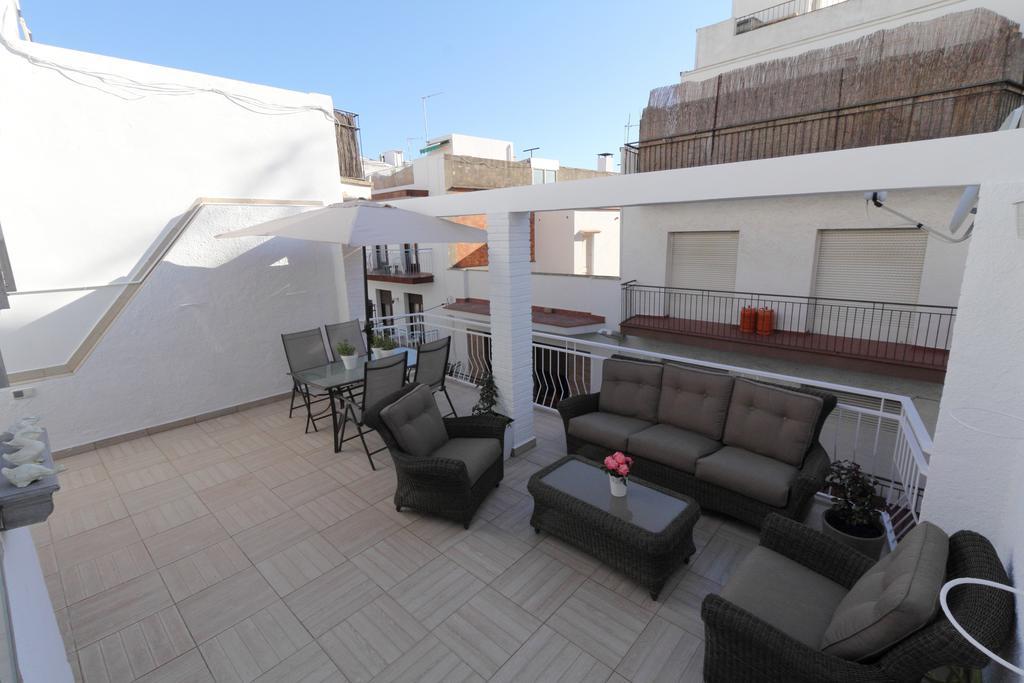 Centre Mediterranean House- 5 Bedroom, 4 Bathroom, Terrace Courtyard, Private Rooptop Pool * Sitges