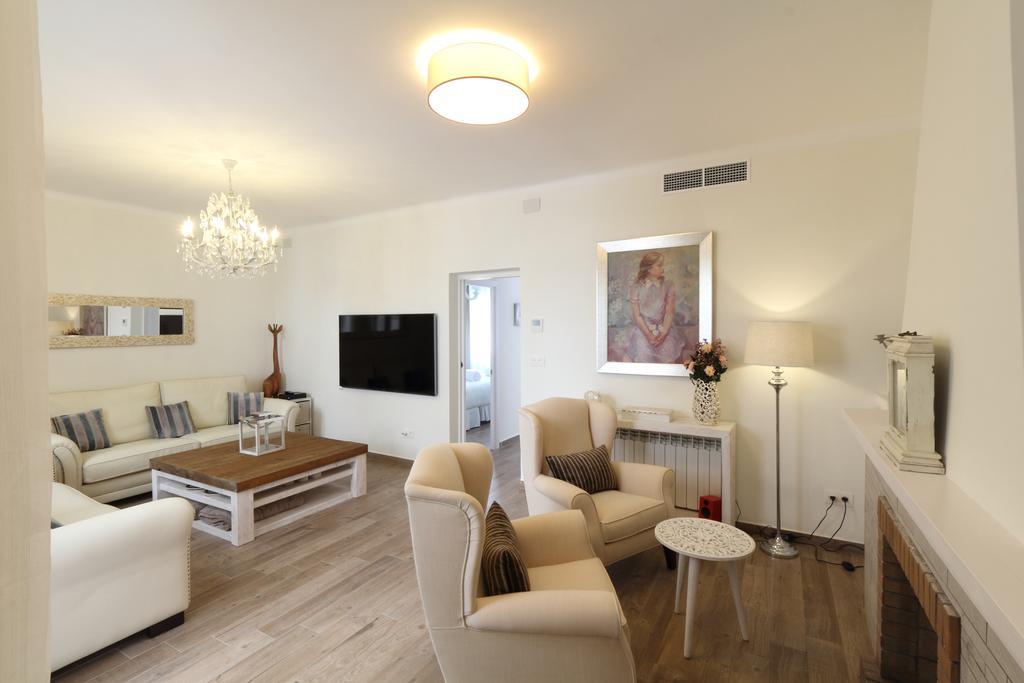 Centre Mediterranean House- 5 Bedroom, 4 Bathroom, Terrace Courtyard, Private Rooptop Pool Holiday home Sitges