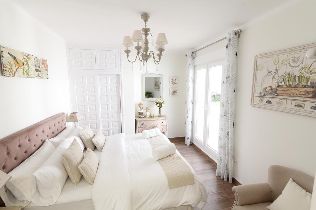 Centre Mediterranean House- 5 Bedroom, 4 Bathroom, Terrace Courtyard, Private Rooptop Pool Holiday home Sitges