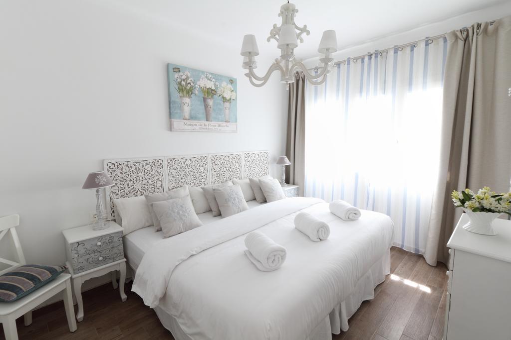 Centre Mediterranean House- 5 Bedroom, 4 Bathroom, Terrace Courtyard, Private Rooptop Pool