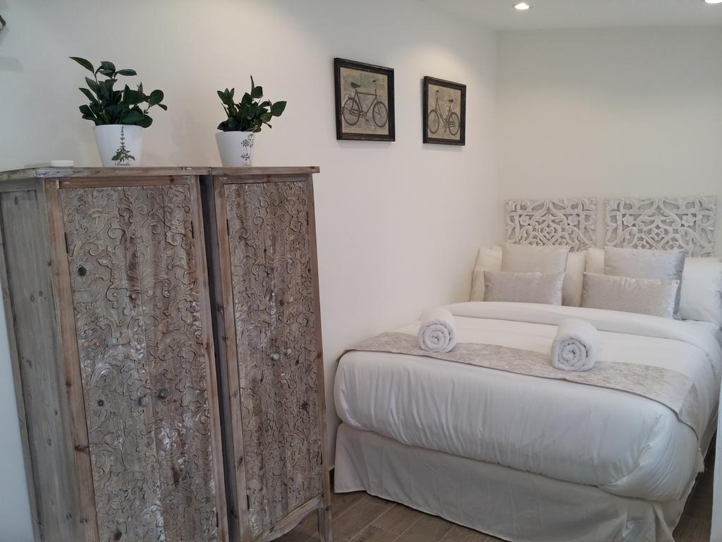 Holiday home Centre Mediterranean House- 5 Bedroom, 4 Bathroom, Terrace Courtyard, Private Rooptop Pool *