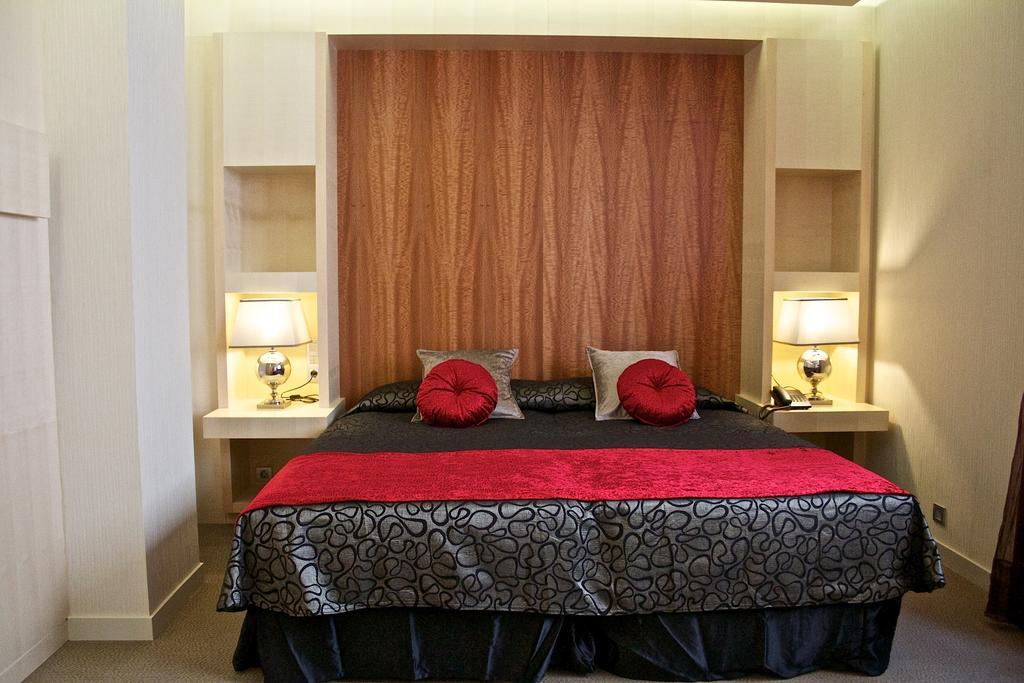 Hotel Mim & 4*