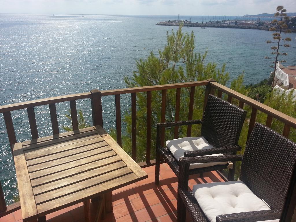 Balcony Pool & Seaside