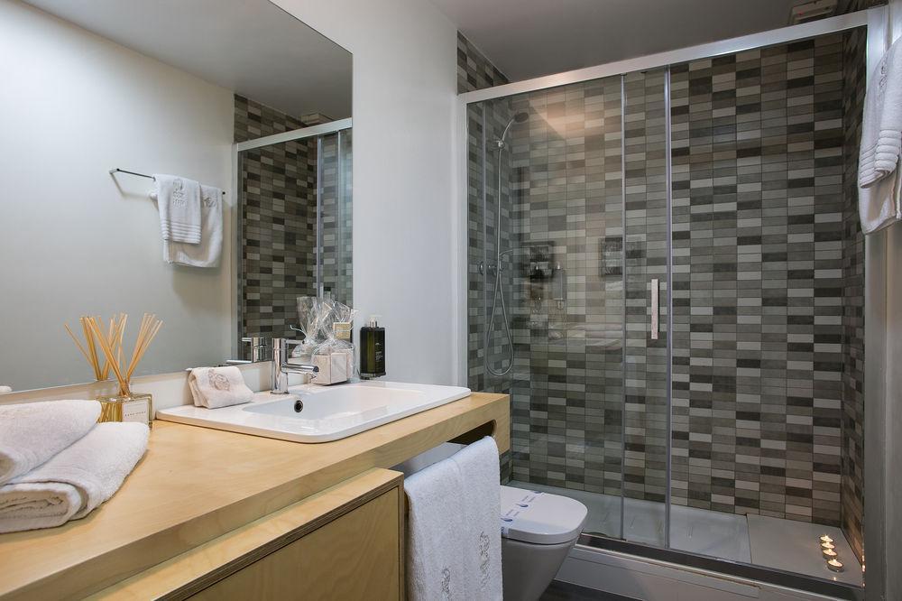 Group Blue And White Hotel 3*