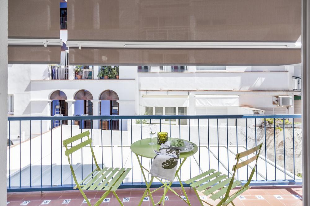 Group Blue And White Hotel
