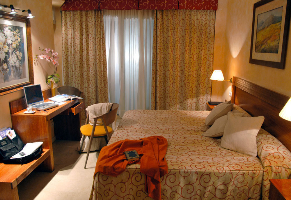 Aparthotel Mediterraneo 4*