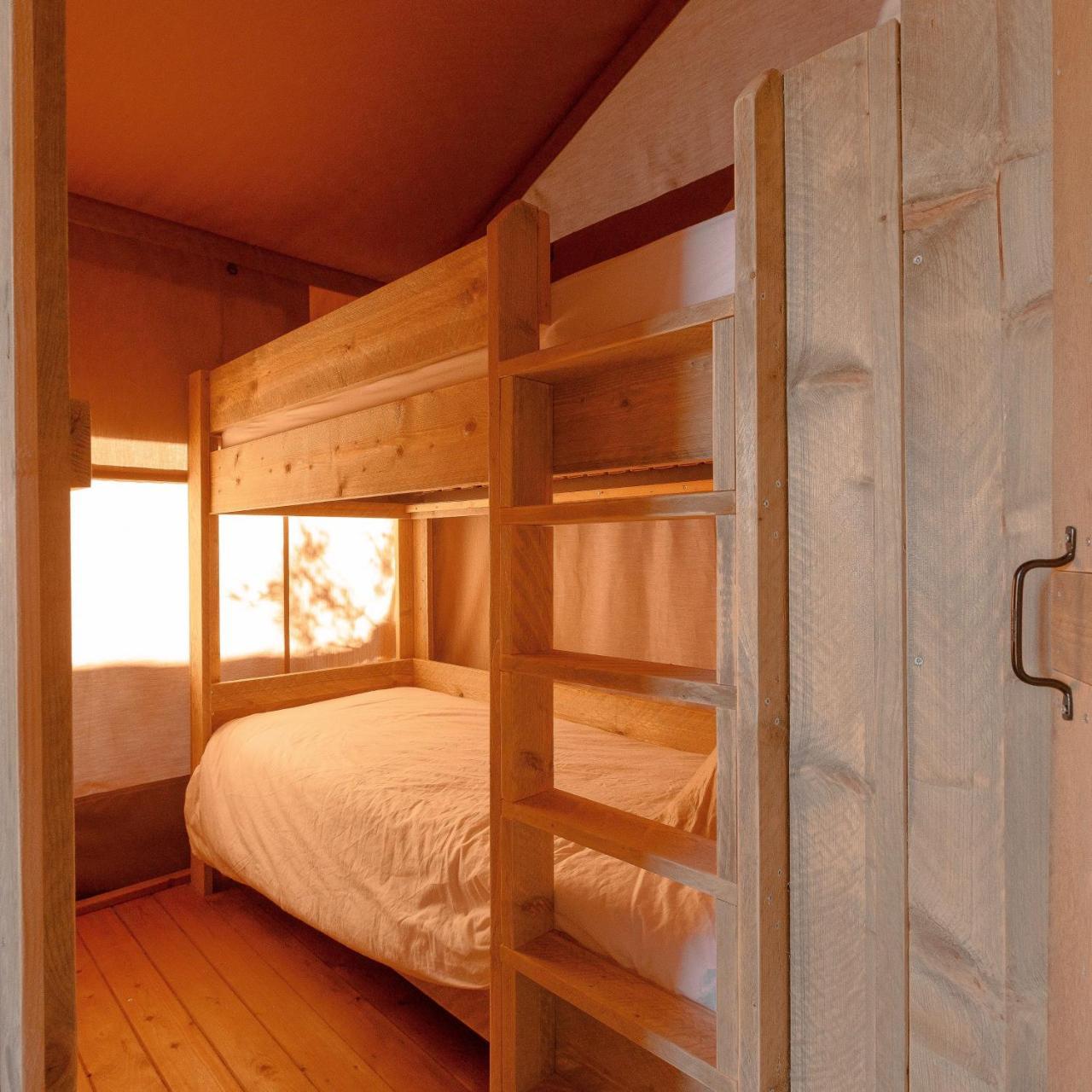 Holacamp Garrofer 2*