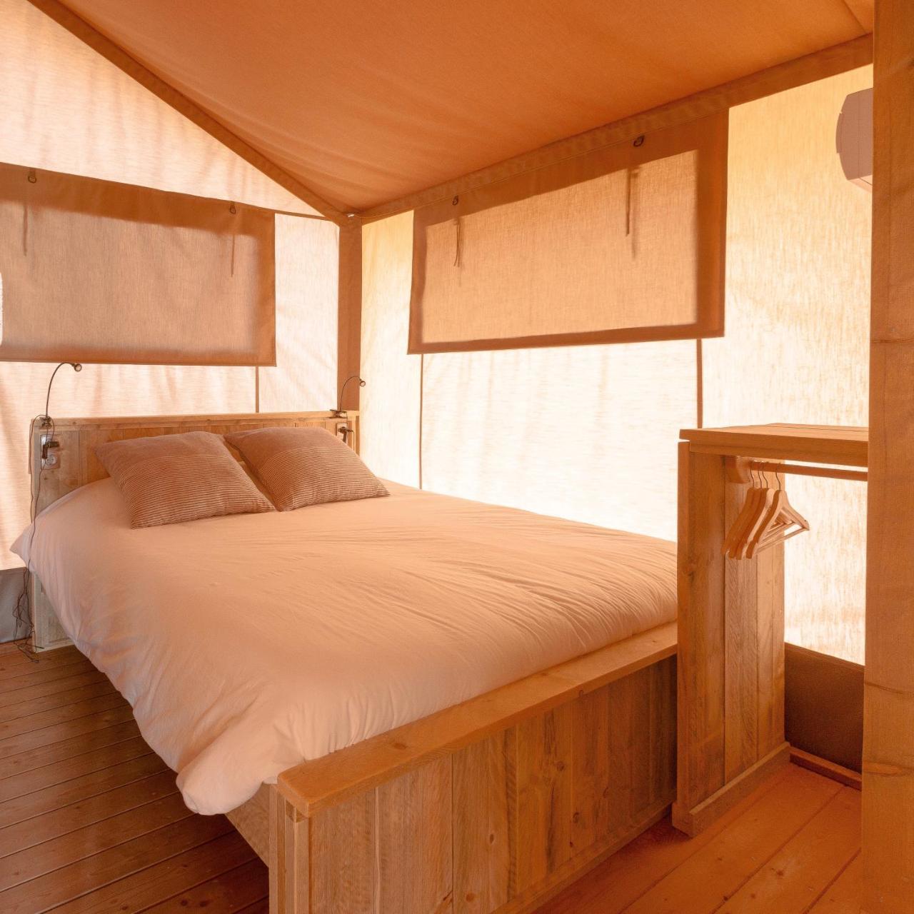 Holacamp Garrofer Campsite