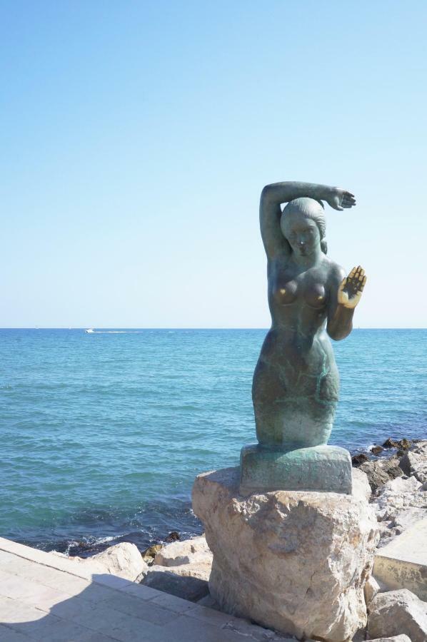 & Sitges