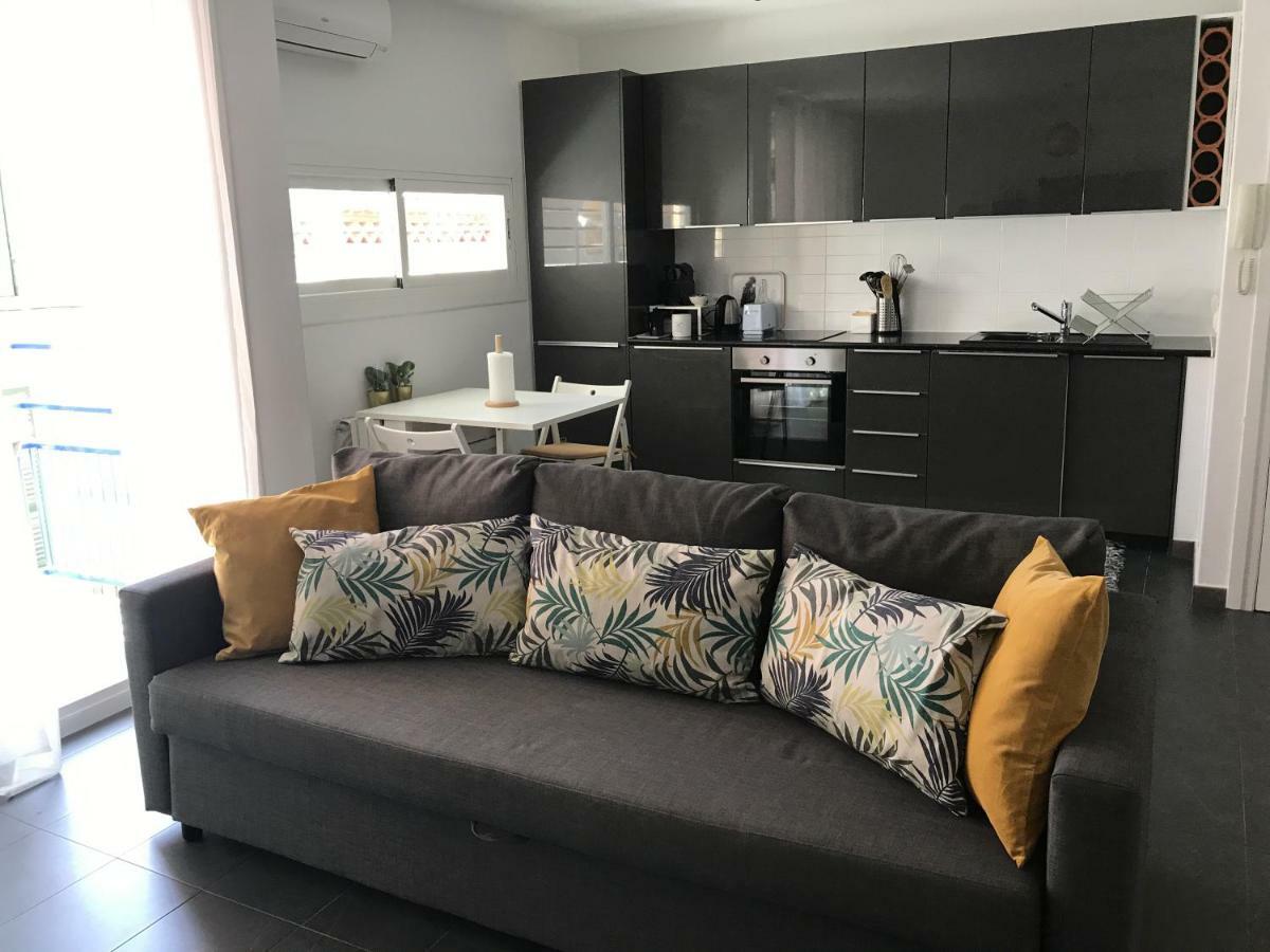 Apartamento Sunny Flat In 30 Seconds To Beach, Balcony & Sea Views! Sitges