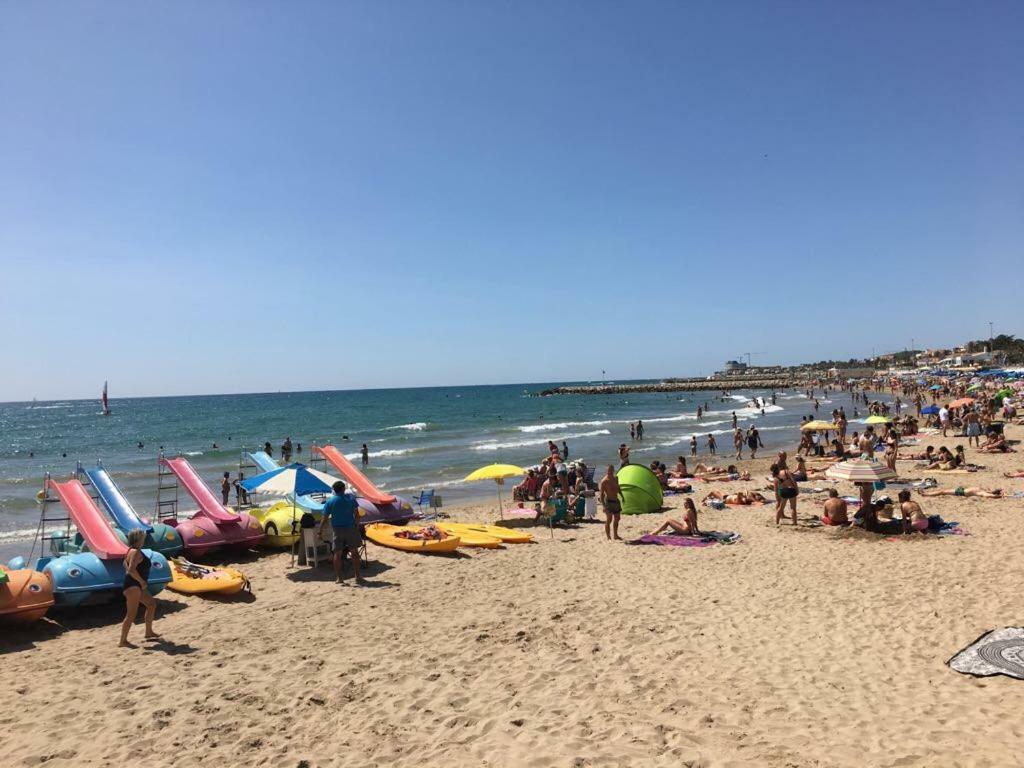 Apartment Sunny Flat In 30 Seconds To Beach, Balcony & Sea Views! *