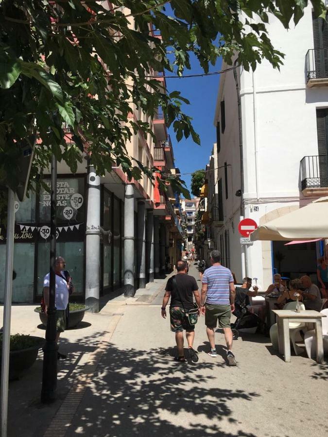 Sunny Flat In 30 Seconds To Beach, Balcony & Sea Views! Apartamento