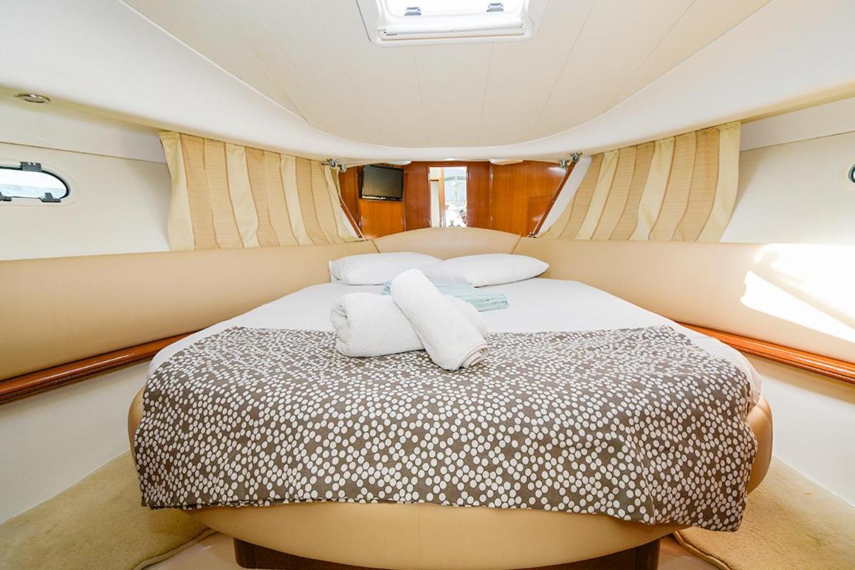 Botel Yate 32 Pies Jeanneau Sitges