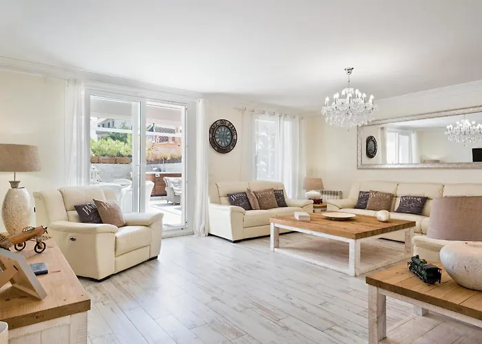 Sitges Spaces Mediterranean Apartments 5 Bedrooms, 4 Bathrooms, 75M2 Terrace, Centre Sitges- Sleeps 11