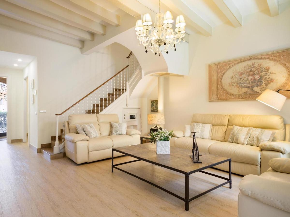 Spaces House-4 Bedrooms, 3 Bathrooms, Large Terrace, Jacuzzi, Center-beach *